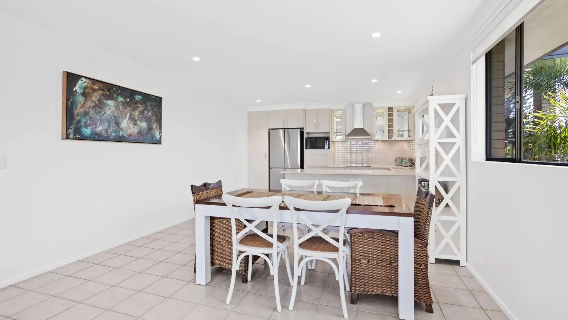 Beachside Palm Beach Luxury - 2 Bedroom Apartment Gold Coast