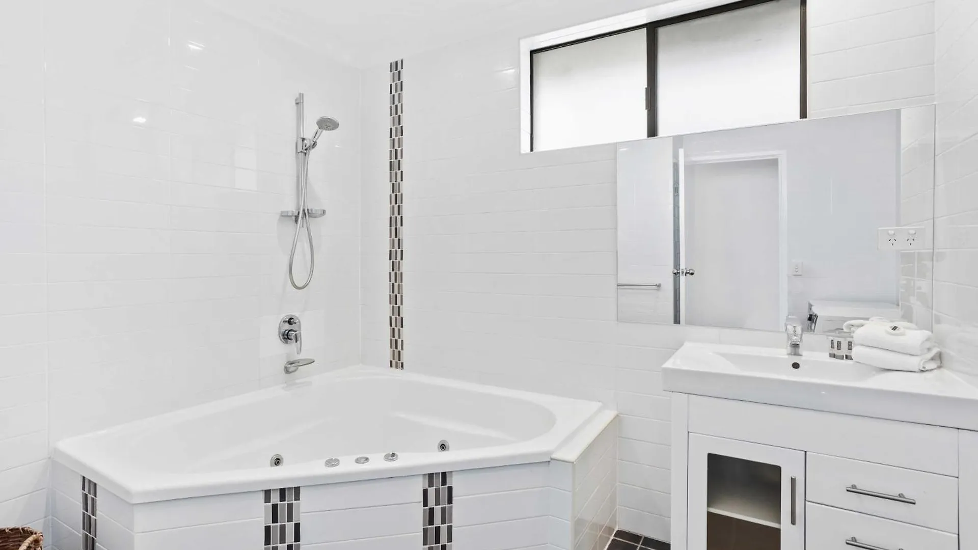 Beachside Palm Beach Luxury - 2 Bedroom Apartment Gold Coast