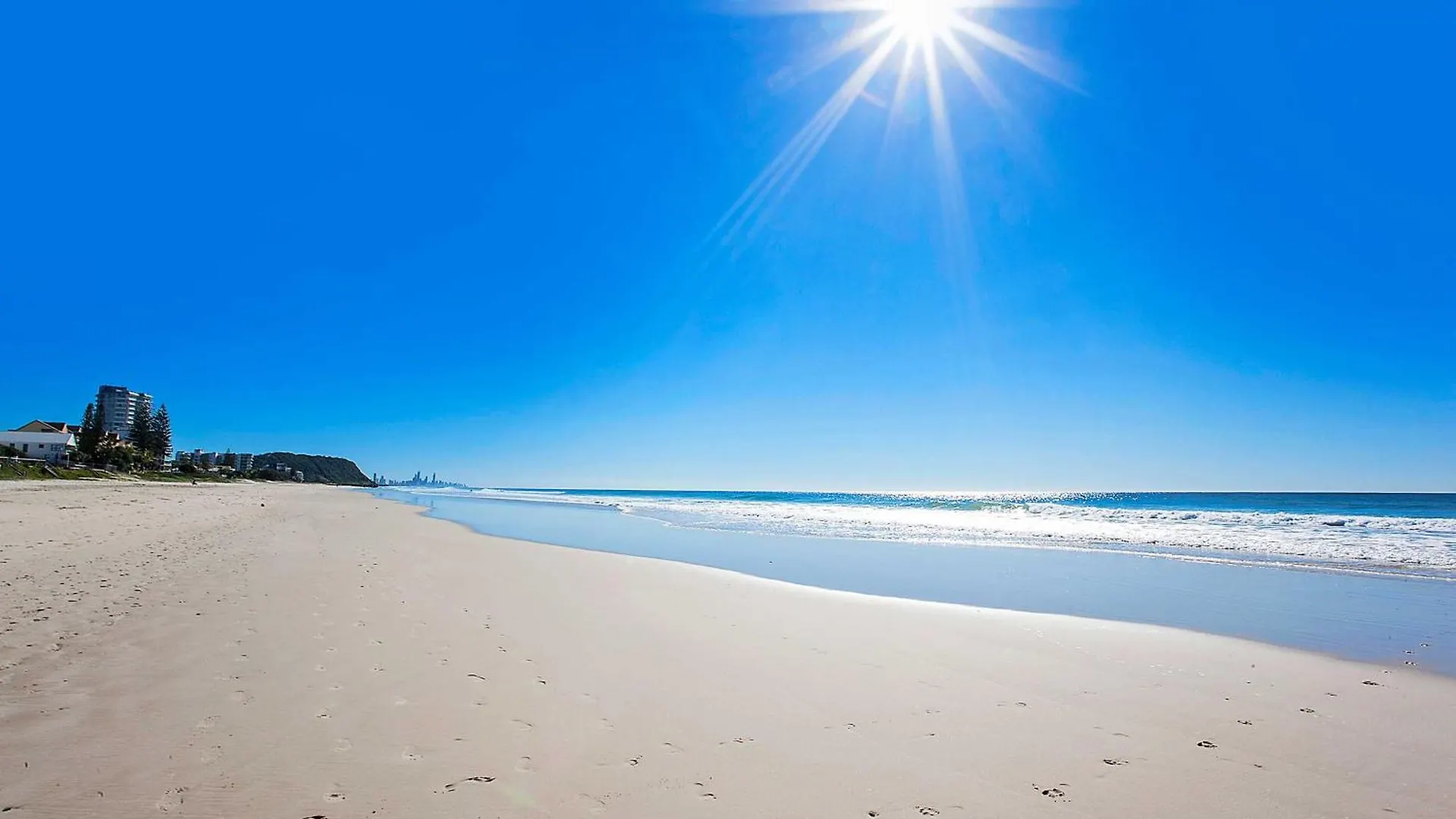 Beachside Palm Beach Luxury - 2 Bedroom Apartment Gold Coast